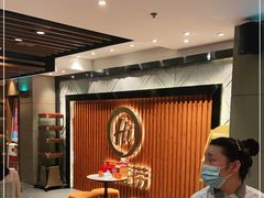 等位区-海底捞火锅鲜切牛肉主题店(长寿路店)