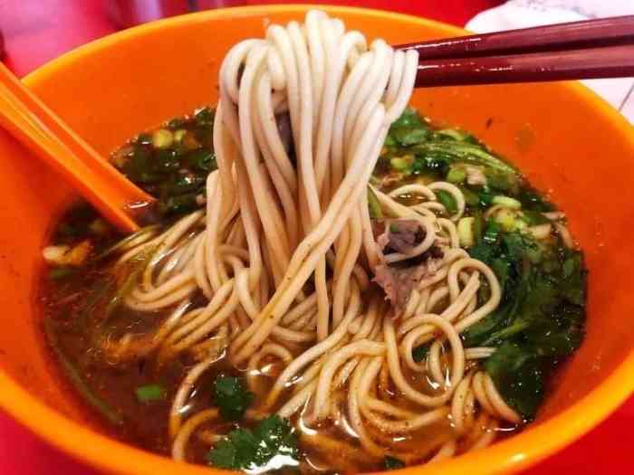 老字号洪州拉面-"大清早来广汉出差,在项目附近骑车转了下看.