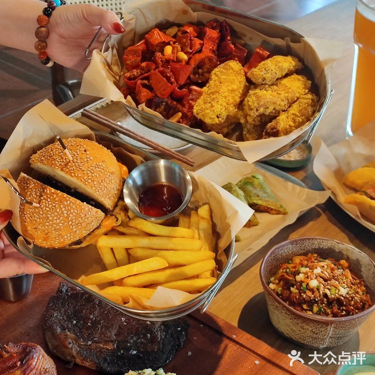 海昌不夜城C位精酿酒馆给你个难忘的夜🌛  