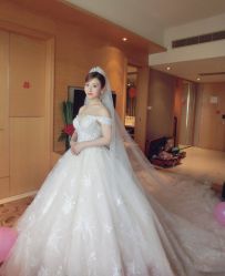 -艾米丽婚纱礼服