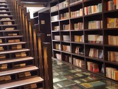 -钟书阁(松江泰晤士小镇店)