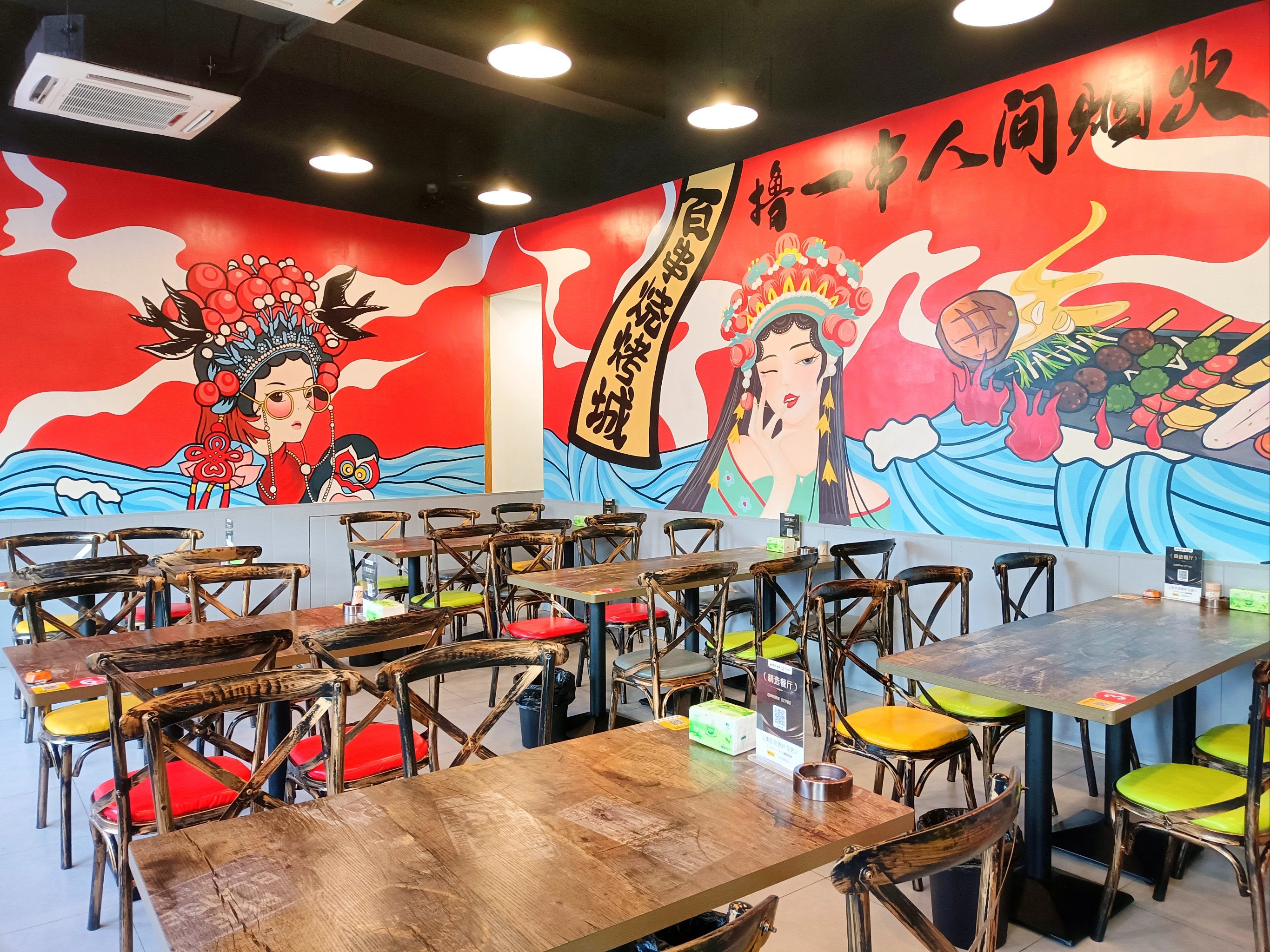 烧烤店创作了一系列独特的墙绘