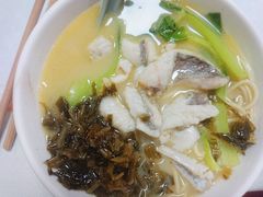 小胃口黄鱼面-明呈黄鱼面馆(斜土路店)