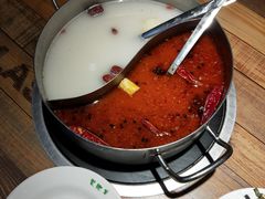 鸳鸯锅-蒙肥羊·酸汤潮牛·鲜牛肉火锅烤肉自助(岗顶店)