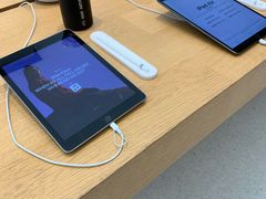 -Apple零售店(玄武湖店)