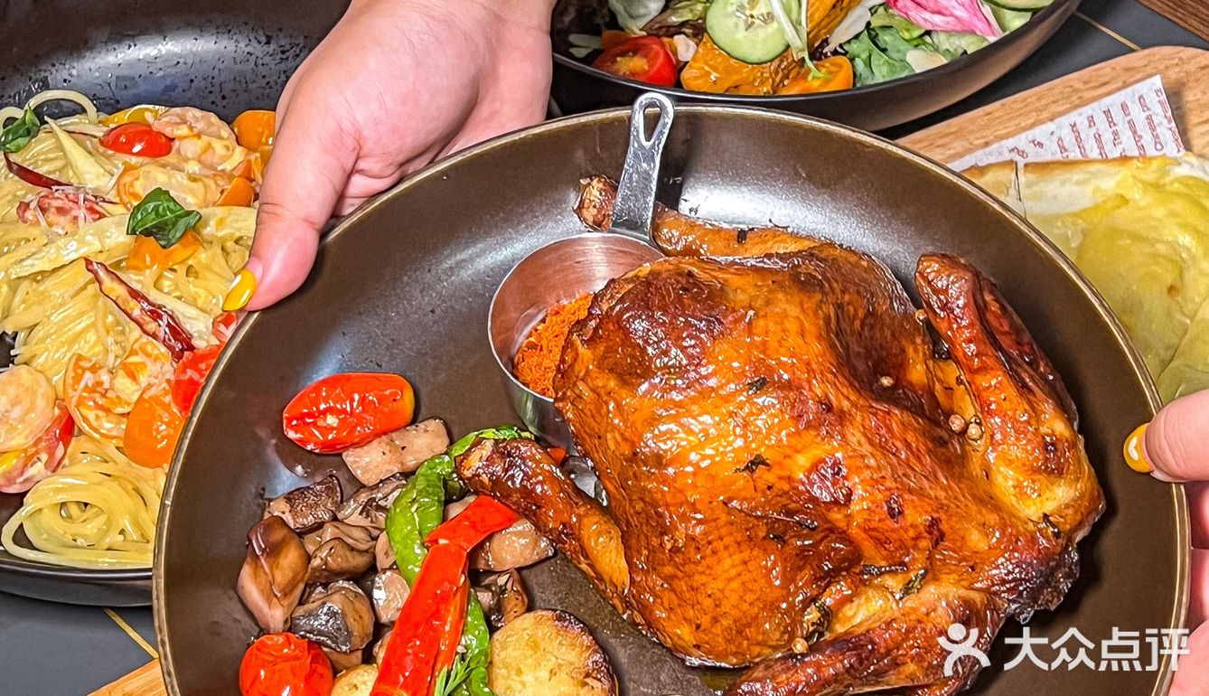 四楼这家设计感满满的西餐厅也太扎眼了