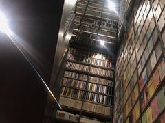 -钟书阁(群光广场店)