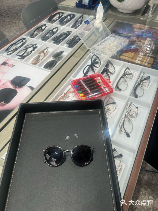 LensCrafters亮视点·OAKLEY精选(静安嘉里中心店)图片