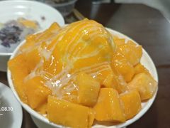 芒果芋圆牛奶绵绵冰-水牛奶皇后糖水铺(深圳总店)