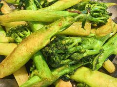 -阿瓦山寨·湘菜现炒·剁椒鱼头王(咸阳总店)