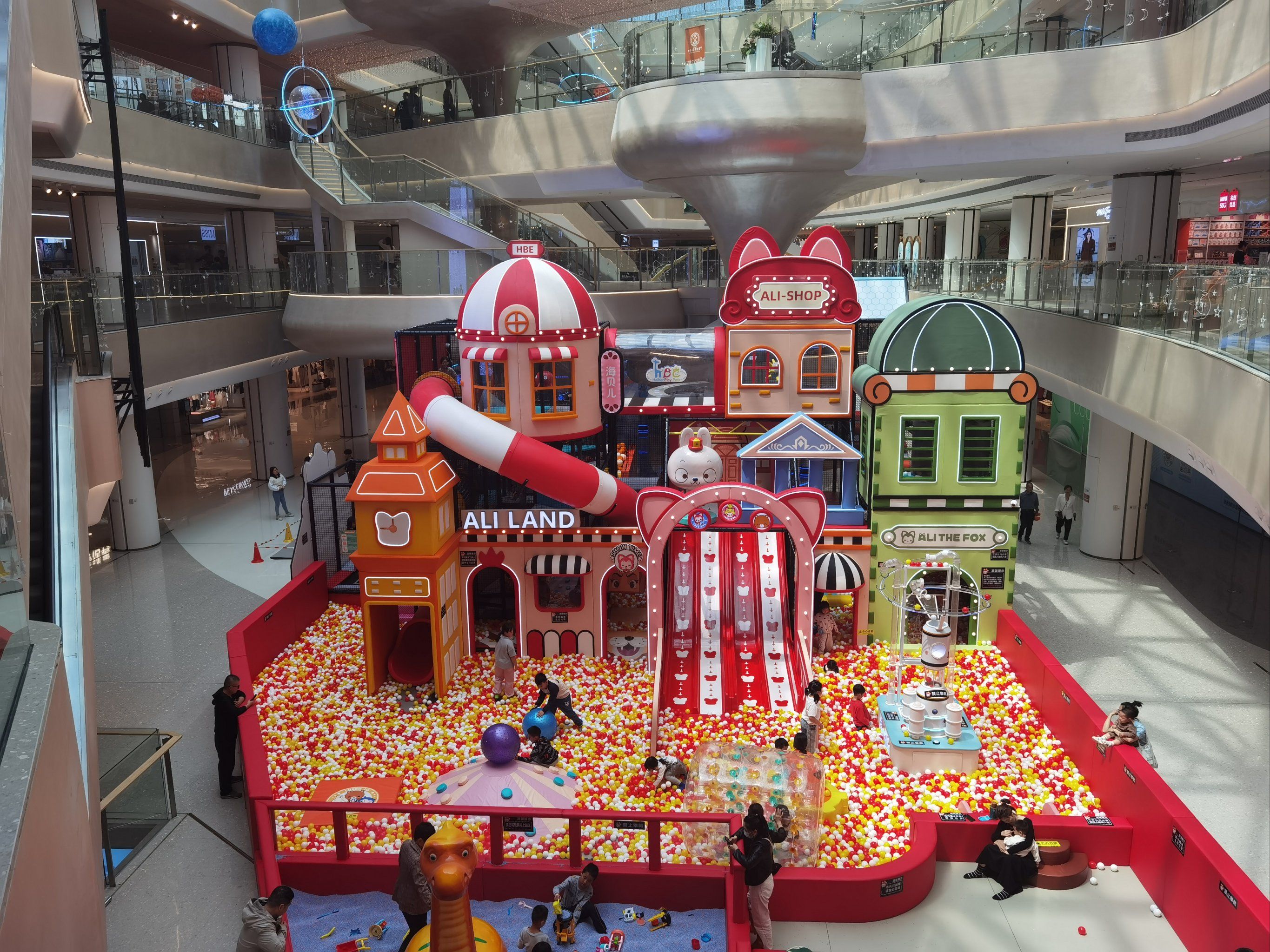 娱乐场所的童趣时光