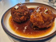 鸭蛋黄狮子头-梅飞酒家(名辉豪庭店)