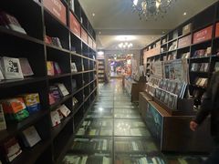 -钟书阁(松江泰晤士小镇店)