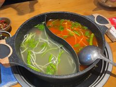-苗阿哥酸汤牛肉火锅(体育场店)
