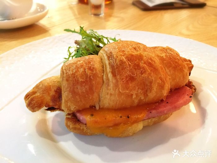 火腿芝士牛角包