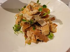 香椿芽锅巴皮-同庆楼(大钟寺店)