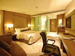 -上海滴水湖皇冠假日酒店