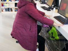 泓姐在等候-亮雅轩图文快印连锁24小时(百子湾苹果社区店)