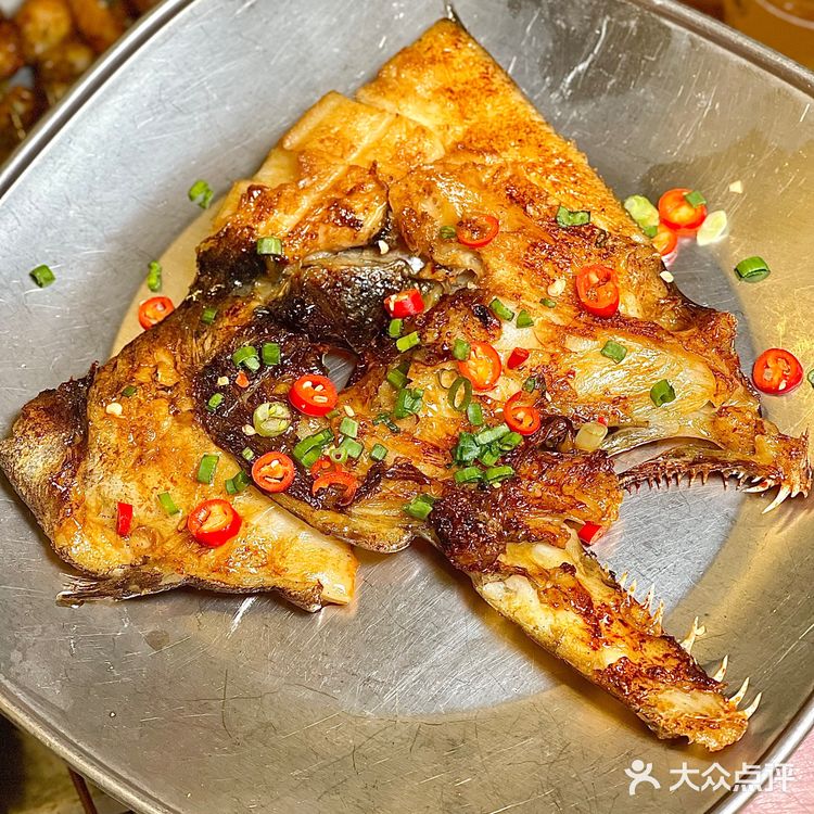 深圳开到凌晨两点的氛围感烧烤酒馆……