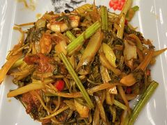 自制酸菜炒牛肉-宏记广东客家菜(丰汇店)