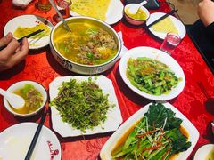 酸汤肥牛-上山下乡农家菜(加州水郡店)