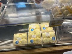 面包甜点陈列柜-鲍师傅糕点(国金街店)