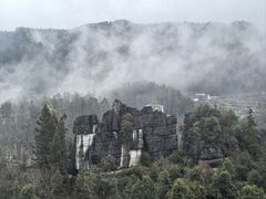 -梭布垭石林景区