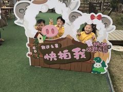 -田园东方蜜桃村的田野营地