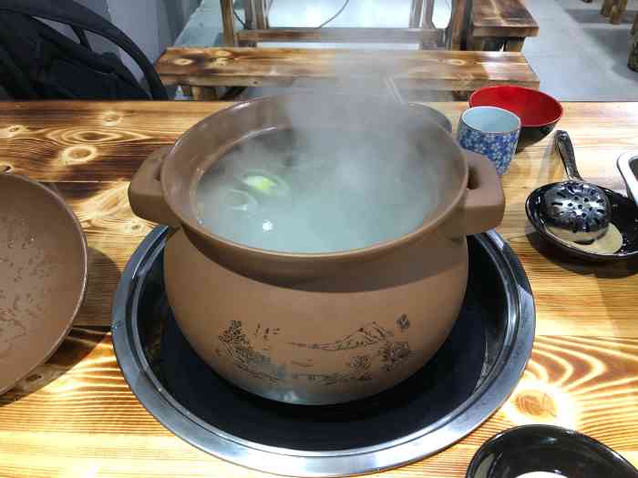 卿密宗瓦罐串串火锅-"家门口的小店,好吃的不亦乐乎.老板特别热.