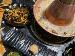 -果松木炭酸菜铜火锅·外婆参鸡汤