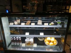 面包甜点陈列柜-JINNS锦时 steak&pizza(浸信会礼拜堂旧址店)