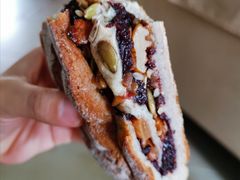 黑米八宝坚果软欧-玥儿弯弯手作烘焙(中海国际社区御城店)