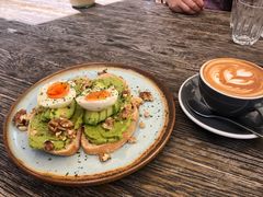 牛油果煮蛋吐司-RAC BAR(安福路店)