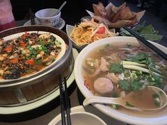 -大头虾越式风味餐厅(光明广场店)