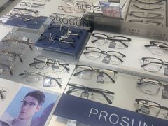 -视野联行眼镜•蔡司•依视路(温江店)