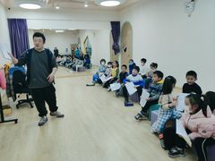 -小荧星艺校(大宁分校)