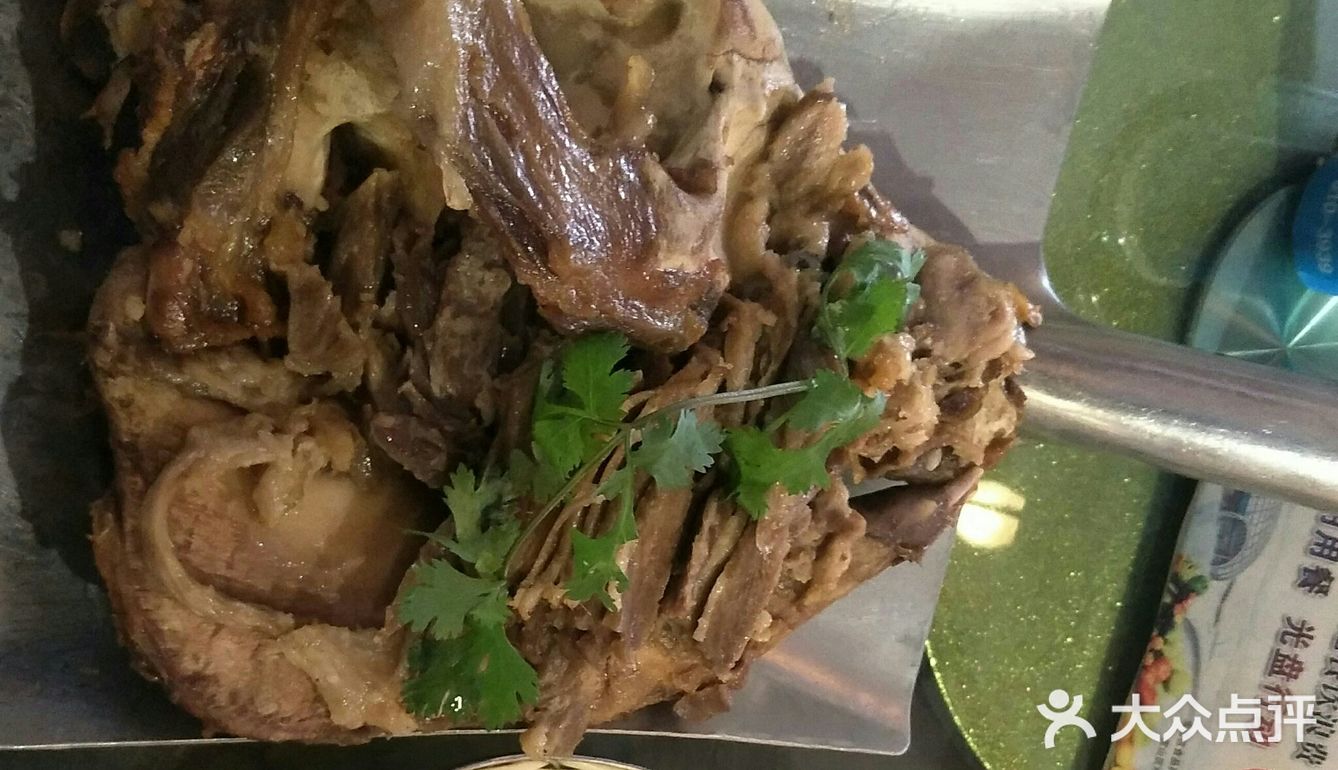 菜品种类多！口味也多种选择！海鲜，农家菜等！