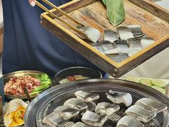 -围炉肉舍•炭烤活鳗•丹东海鲜烤肉(步行街店)