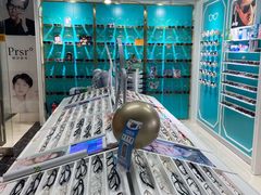 -英伦眼镜蔡司依视路折扣店(通州万达店)