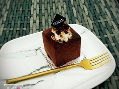 -UNI UNI(环亚凯瑟琳店)