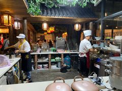 -茅台镇网红溶洞餐厅·茅帮菜馆
