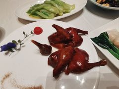 玻璃脆皮乳鸽-香港狮子山下·明星粤菜餐厅(北苑店)