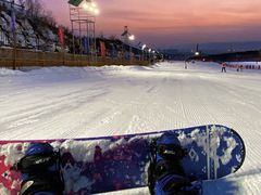 -采薇庄园四季滑雪场