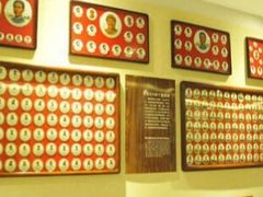 -毛泽东像章珍藏馆