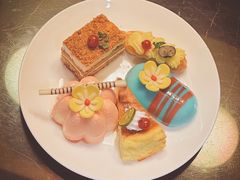 【晚餐】精致甜品拼盘-杭州盛泰开元名都大酒店-地中海自助餐厅