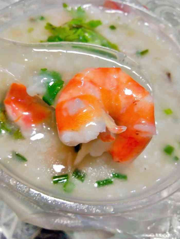 打分 15 /人  好喜欢他们家的虾粥呢,里面呢料会比较足而且美味,吃了