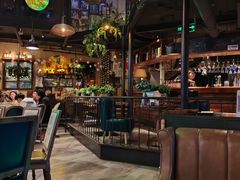 -临界音乐酒馆·小龙虾·江湖菜(华熙LIVE·鱼洞店)