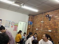 等位区-香港风味小吃店(中英街店)