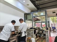 -黄阿姨锅贴大王(万航渡路店)