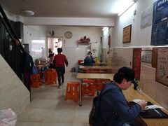 -松树干拌面店